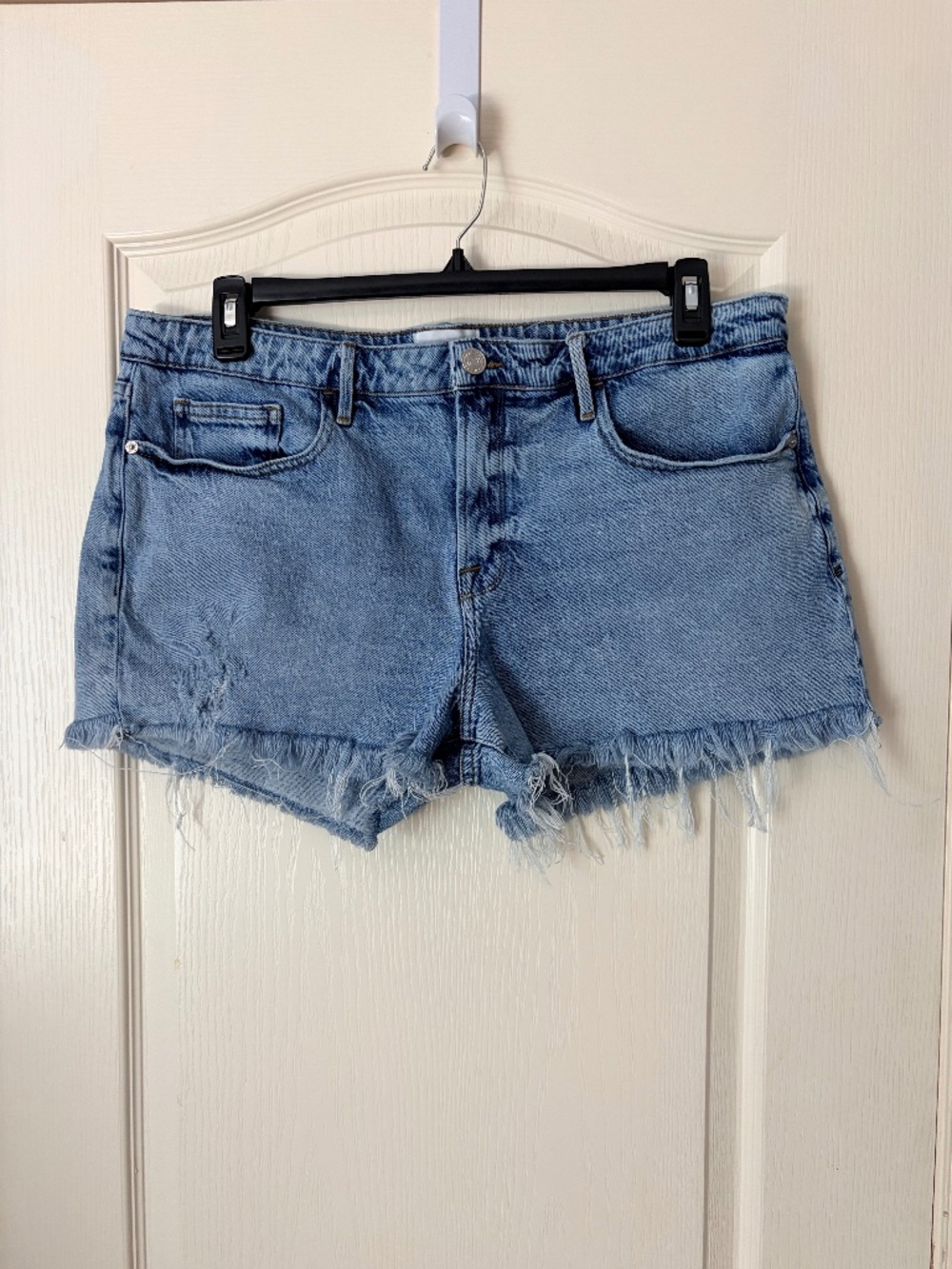 Frame Le Grand Garcon Denim Shorts, Medium Wash, Size 33